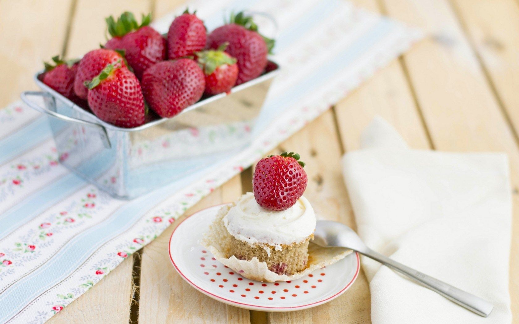 HD wallpaper, Cake, Food, Sweet, Dessert, Cream, Strawberries