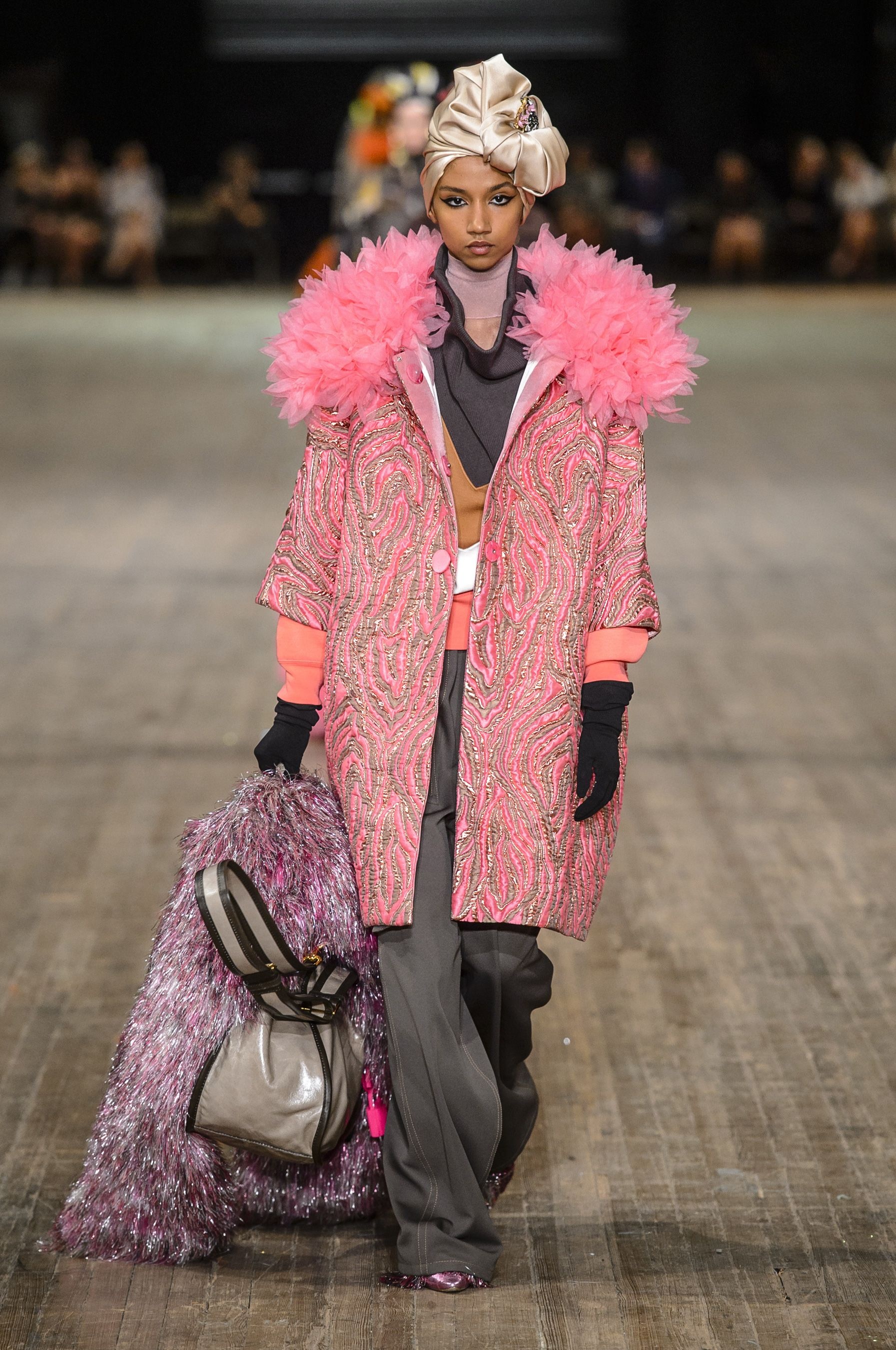 HD wallpaper, Marc Jacobs, Iphone Hd Marc Jacobs Wallpaper, Fashion Collection, Spring 2018, 1800X2700 Hd Phone, Ss18 Runway Show