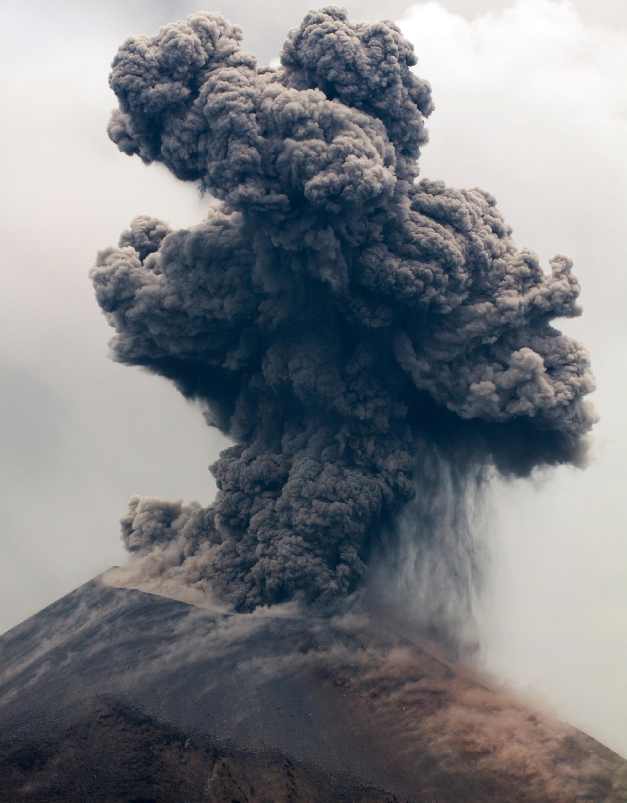 HD wallpaper, Indonesian Island Collapse, Powerful Volcanic Blast, Scientific Study, Tsunami Cause, Phone Hd Volcano Background Image, 2000X2560 Hd Phone
