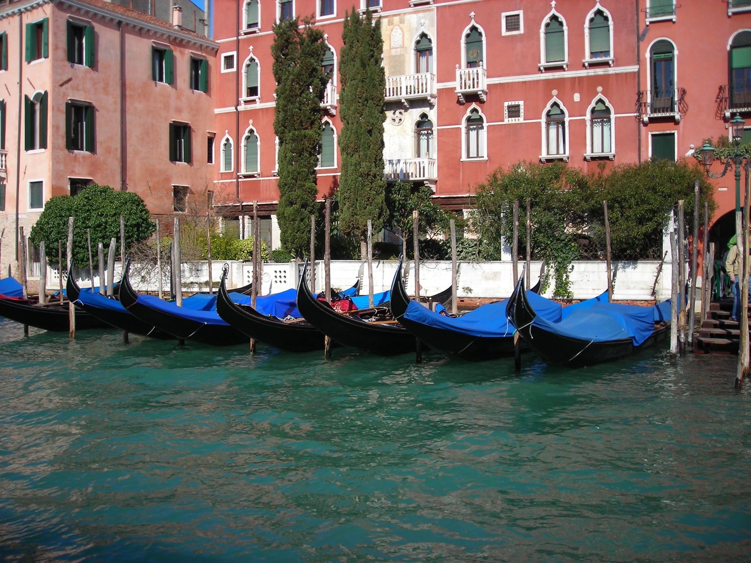 HD wallpaper, Desktop Hd Gondola Background Photo, Gondola Traditional Boat, Venice Channel, Italian Canal, 2600X1950 Hd Desktop, Cultural Experience