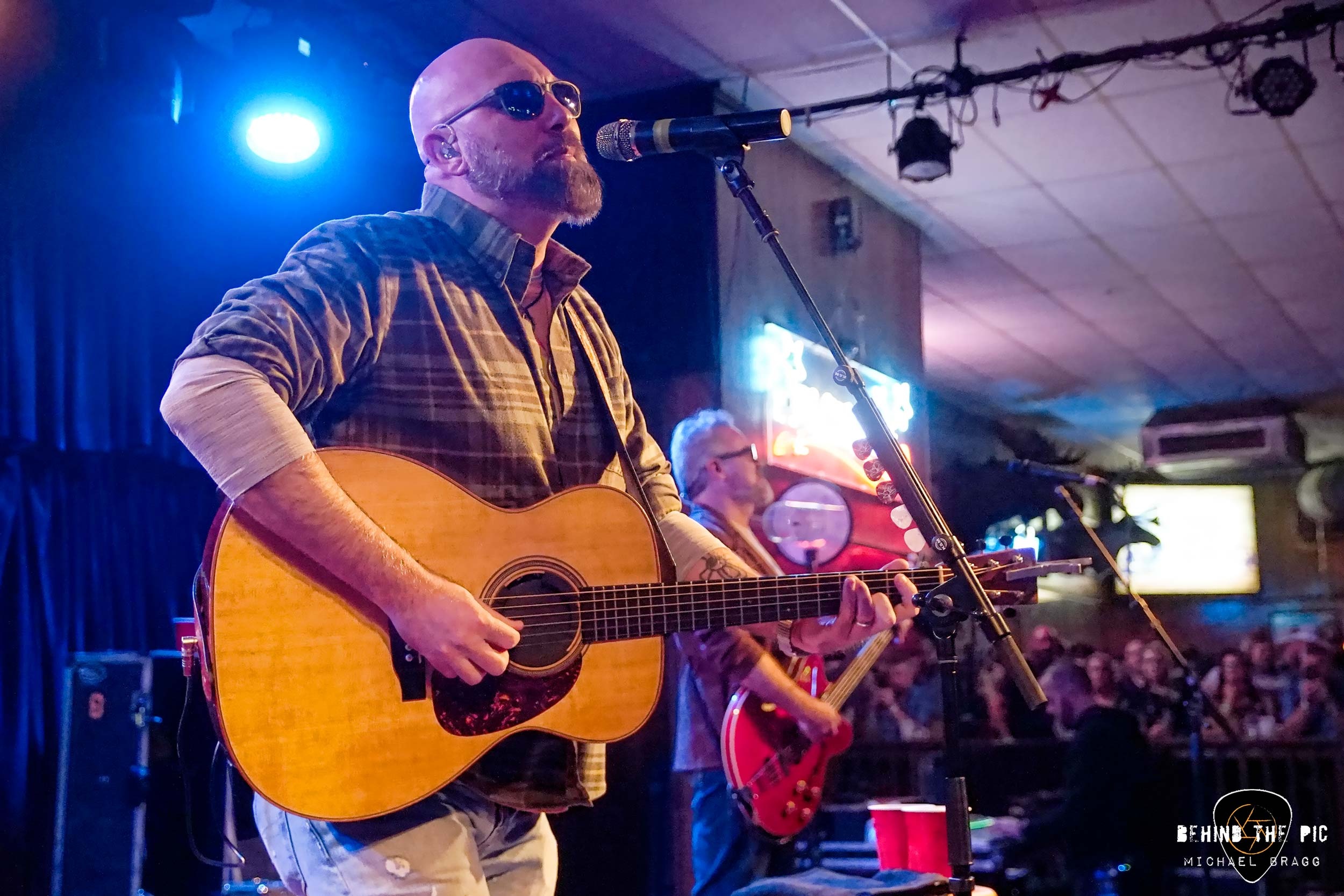 HD wallpaper, Desktop Hd Corey Smith Singer Background Photo, Corey Smith At The Blind Horse Saloon Behind The Pic 2500X1670